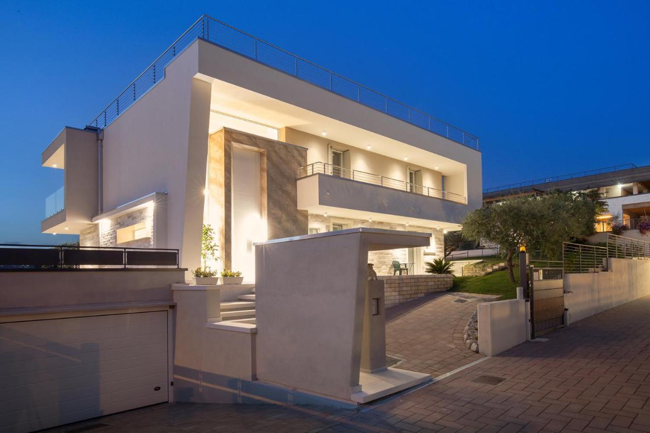 Villa Aurora-Holiday Home Apt3 Bardolino Kültér fotó