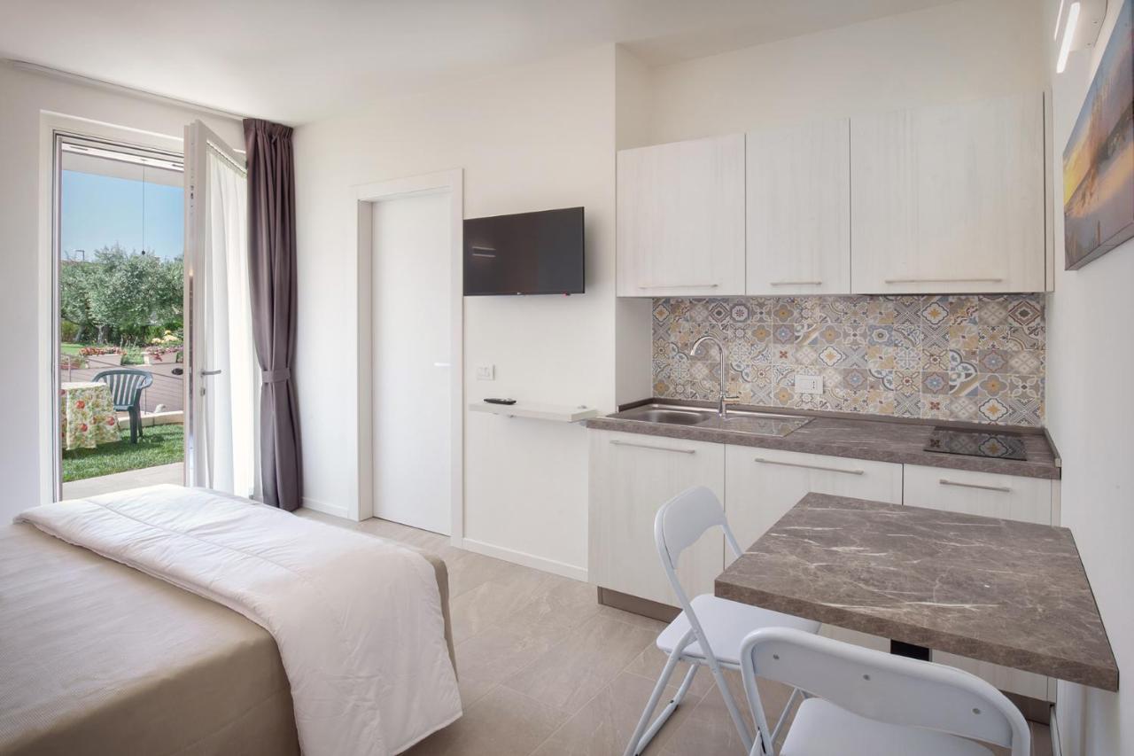 Villa Aurora-Holiday Home Apt3 Bardolino Kültér fotó
