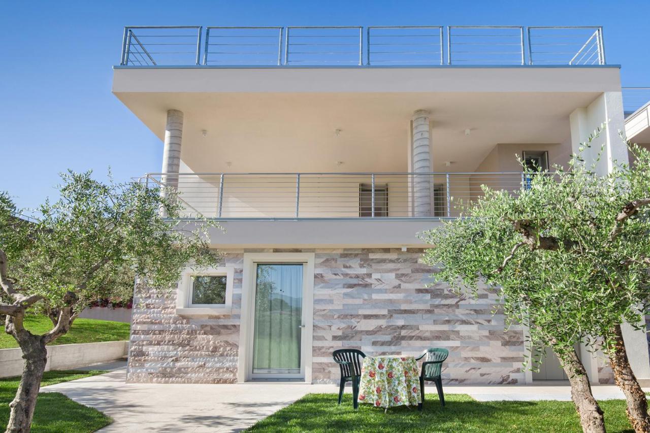 Villa Aurora-Holiday Home Apt3 Bardolino Kültér fotó