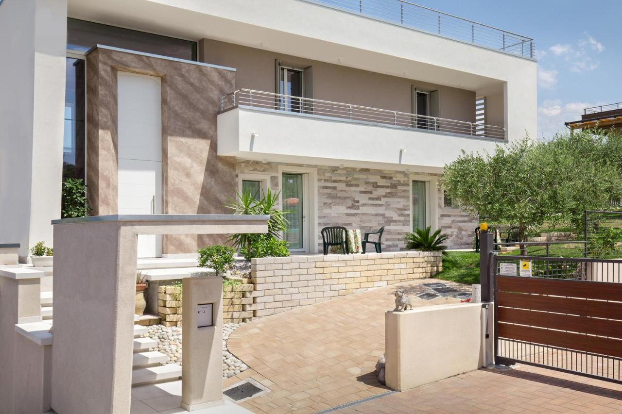 Villa Aurora-Holiday Home Apt3 Bardolino Kültér fotó