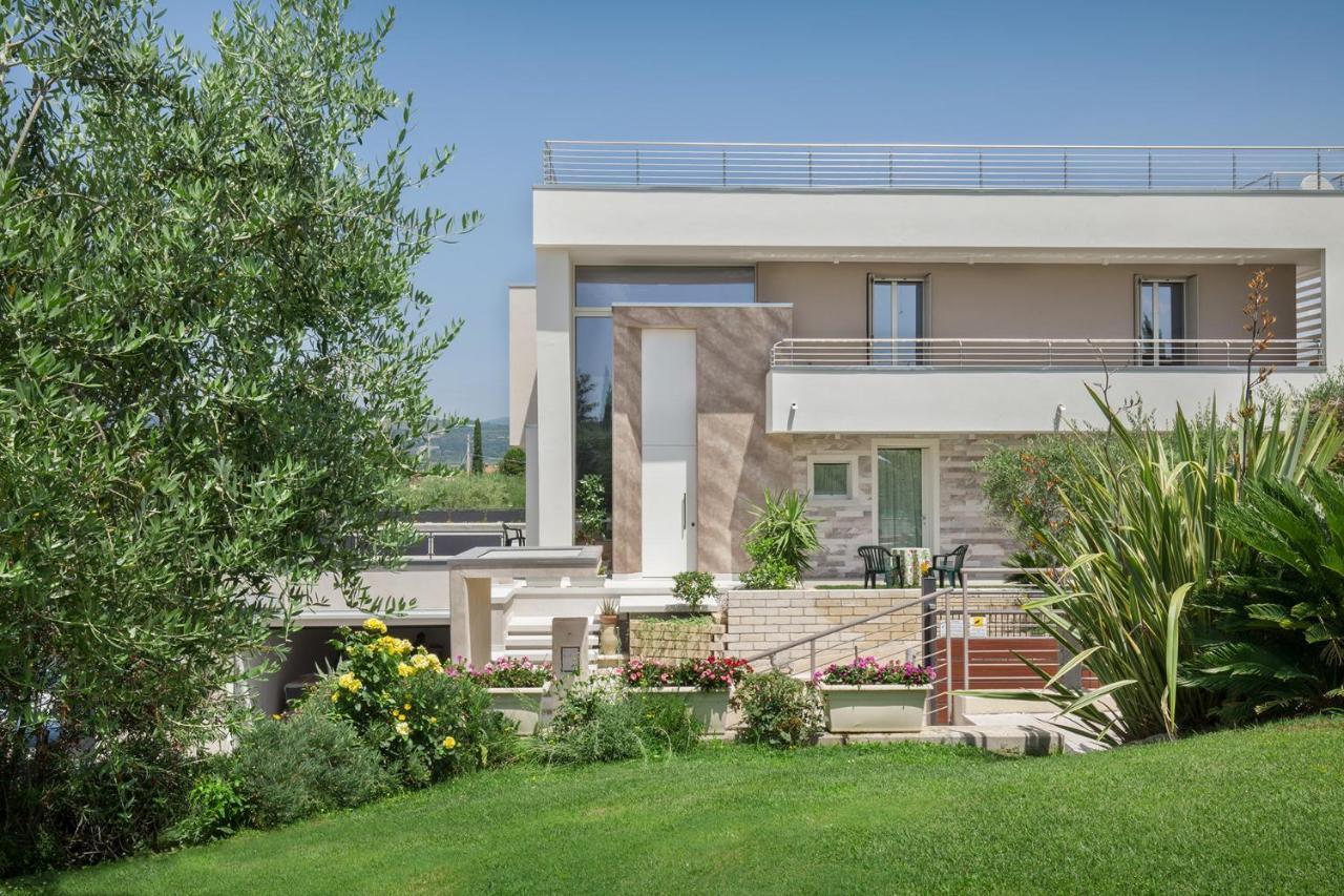 Villa Aurora-Holiday Home Apt3 Bardolino Kültér fotó